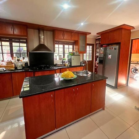 Ekhaya Guest House Баллито Экстерьер фото
