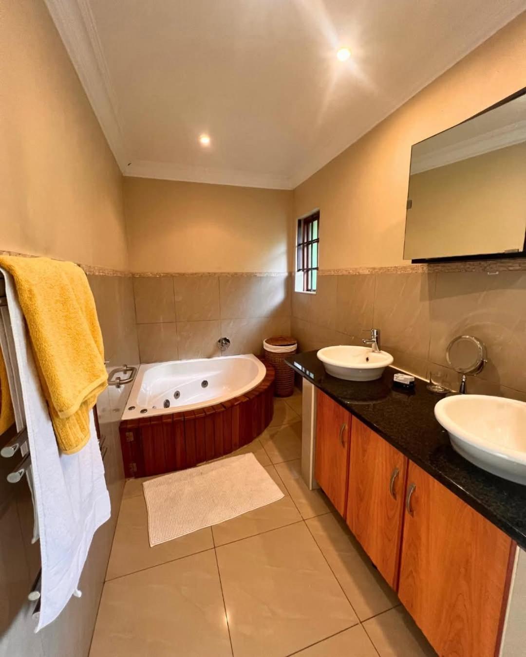 Ekhaya Guest House Баллито Экстерьер фото