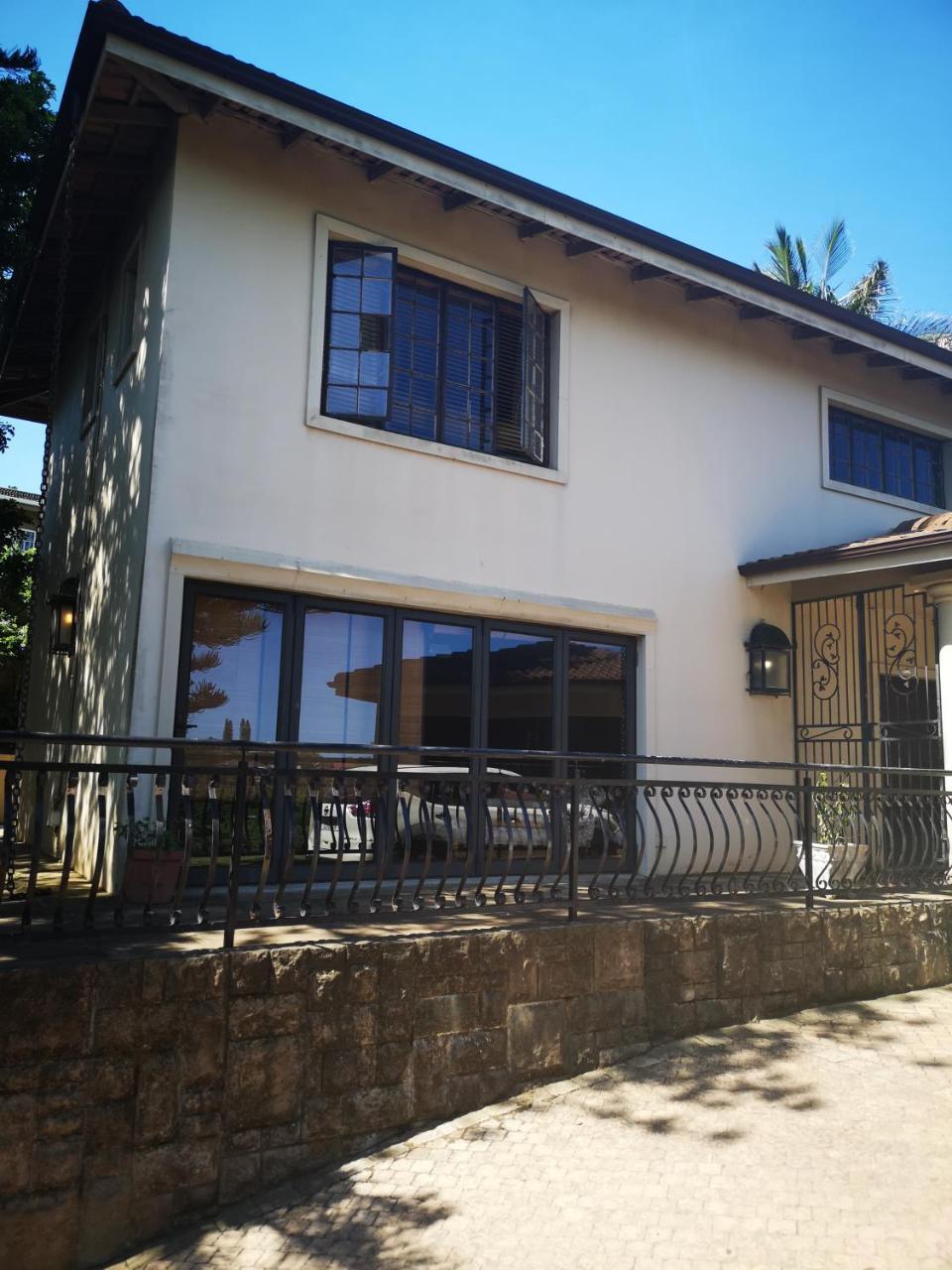 Ekhaya Guest House Баллито Экстерьер фото